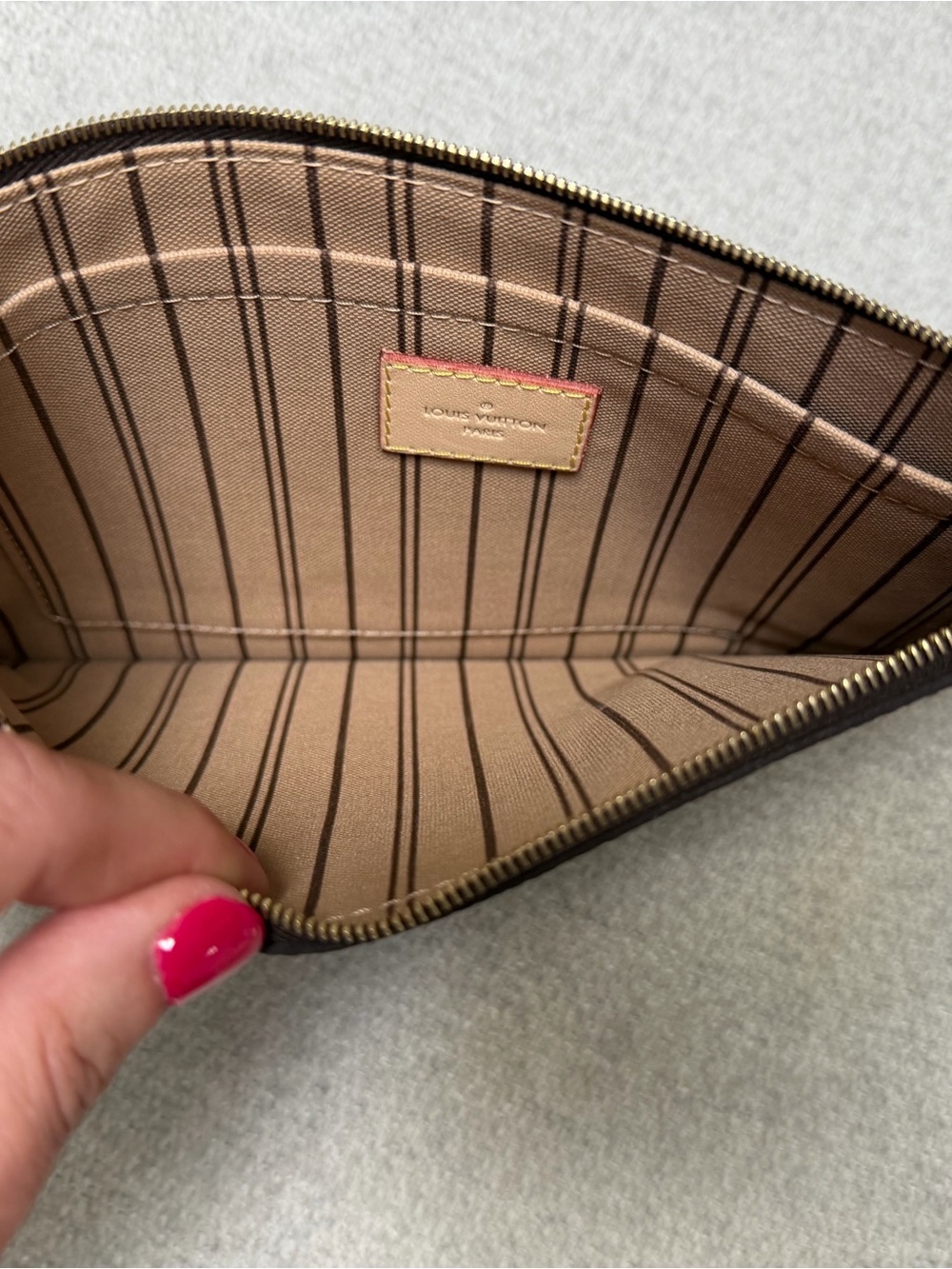 Louis Vuitton Neverfull Pochette - Picture 2 of 5